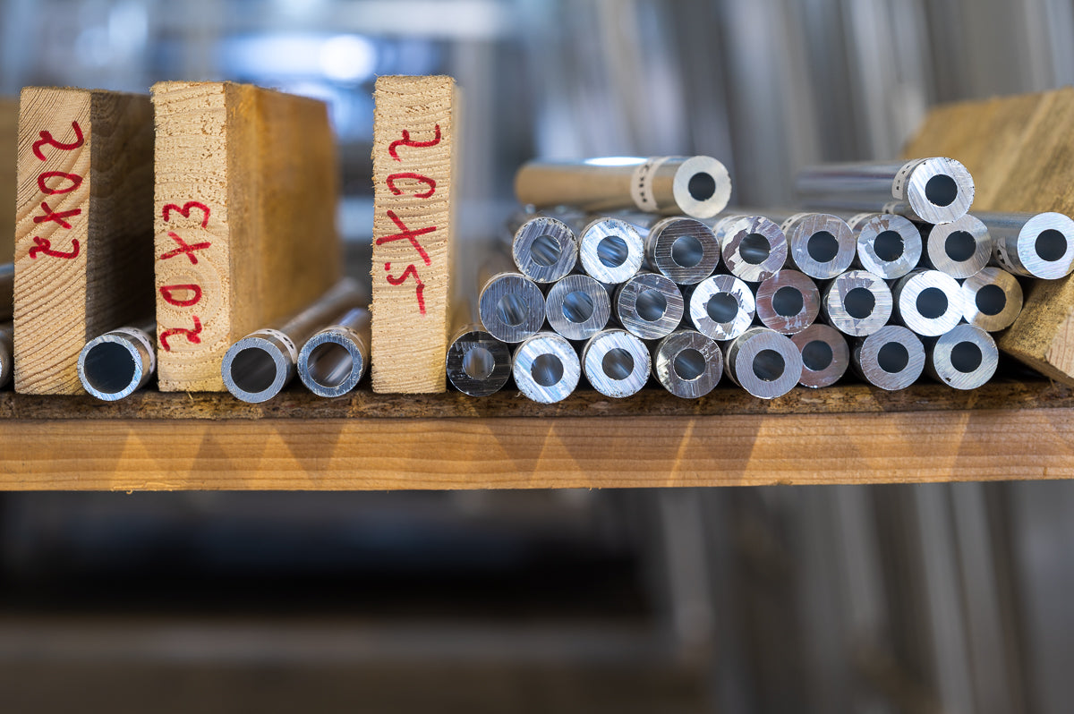 Bild mit Aluminium Rundrohren in verschiedenen Stärken