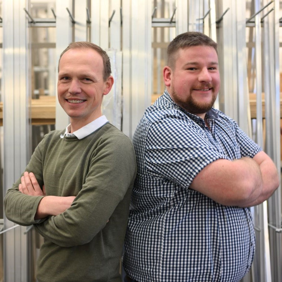 Ein Foto von Nils Vespermannund Mike Janke vor Aluminium